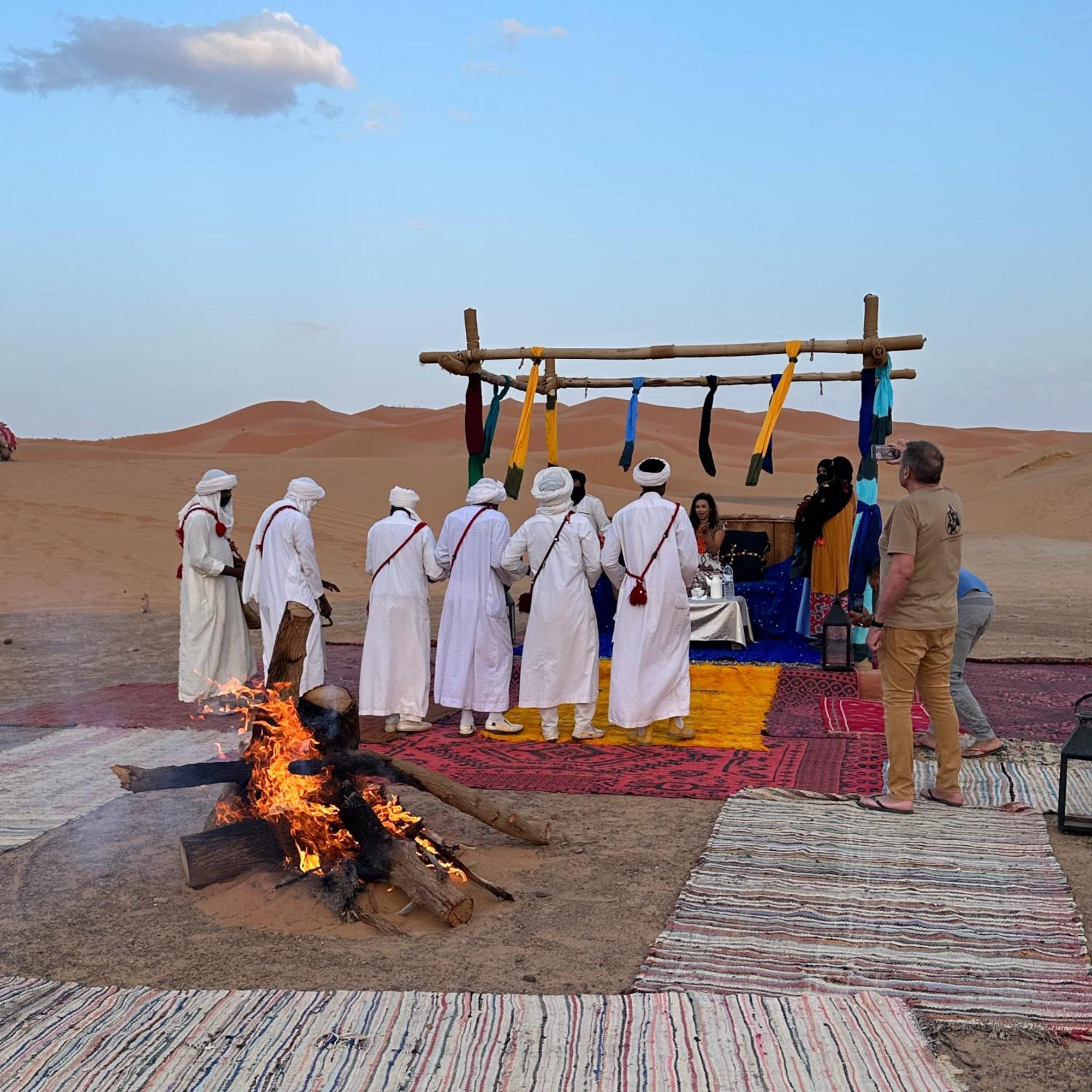 Hotel Cafe Du Sud Merzouga Bagian luar foto